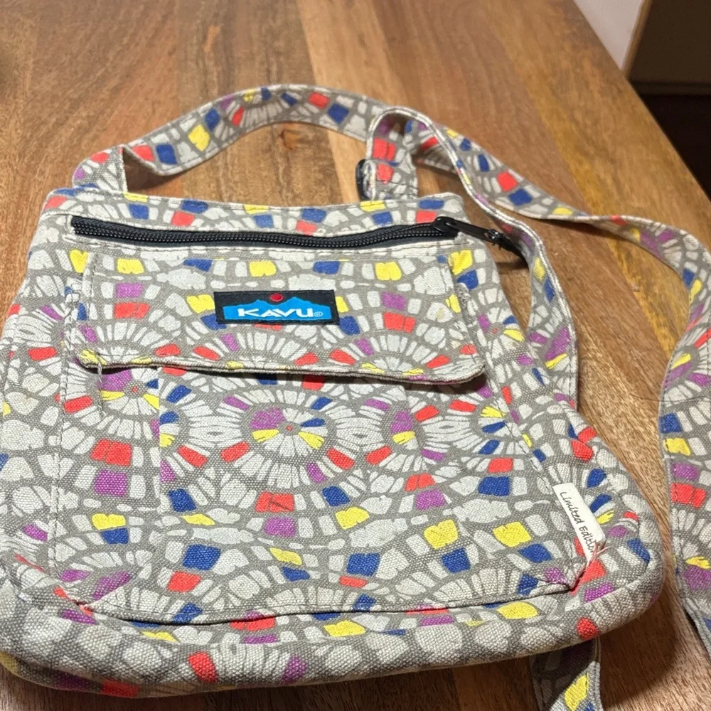 Kavu Geometric Canvas Crossbody